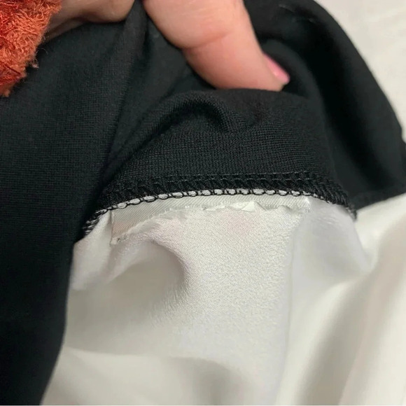 Banana Republic black/white sleeveless top size medium petite back zipper - Picture 9 of 10